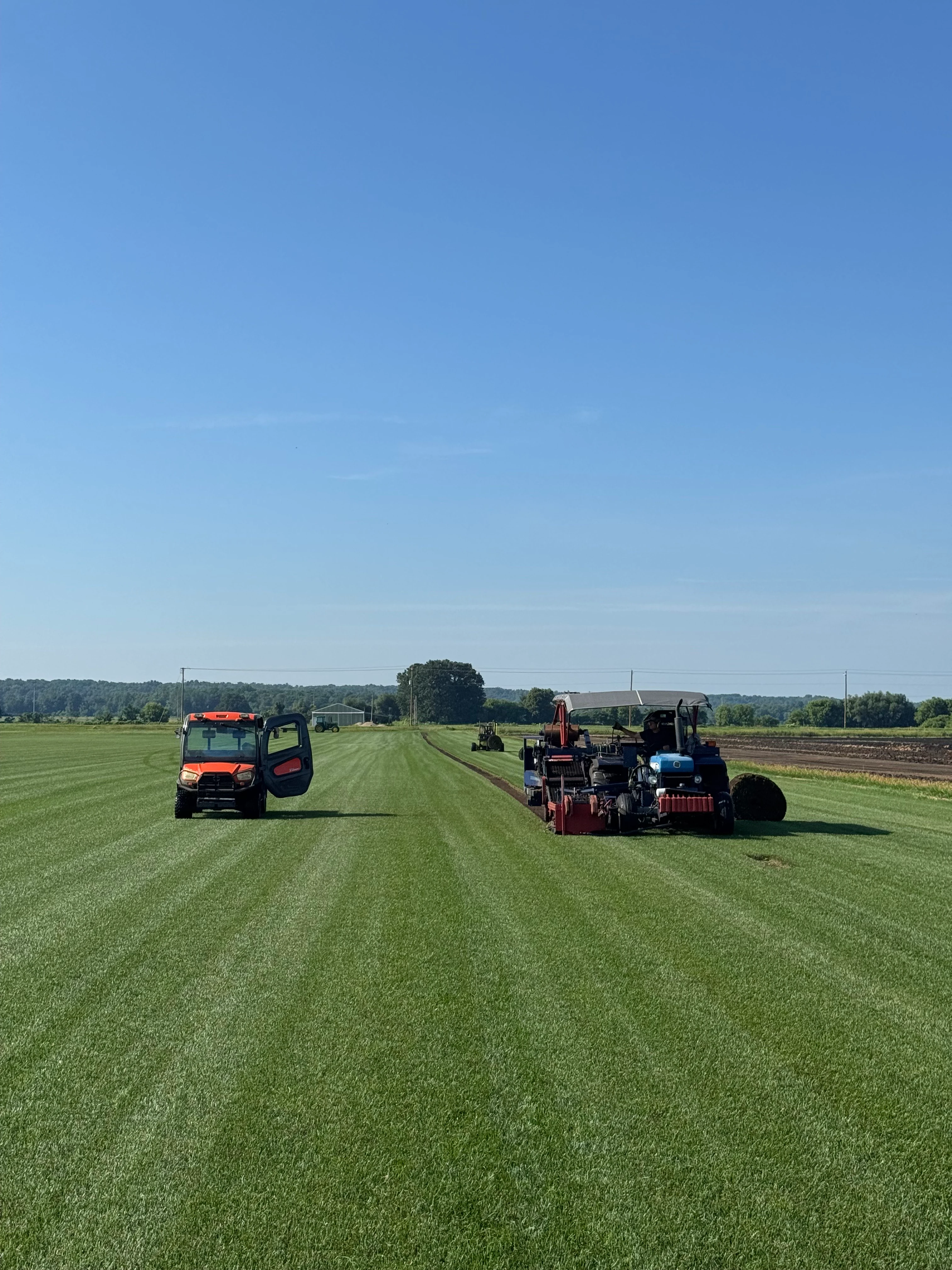 Mroczek Sod Farm - Three generations of farming expertise with modern harvesting equipment